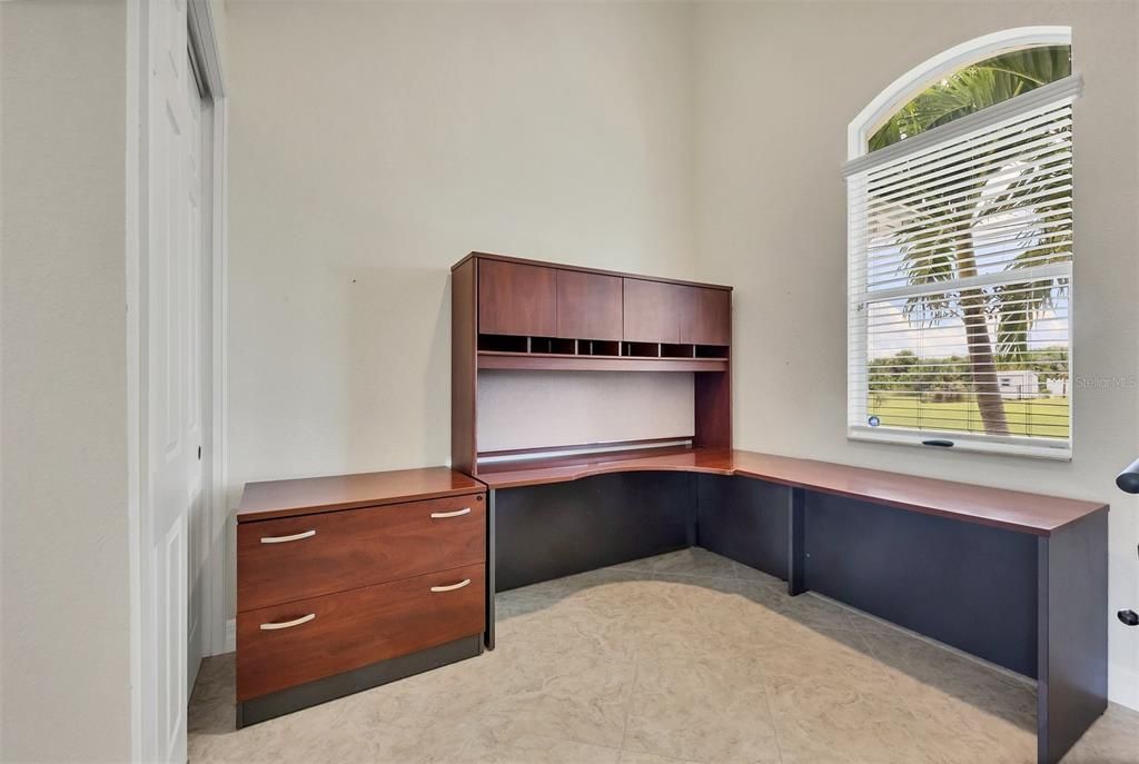 Activo con contrato: $649,000 (4 camas, 2 baños, 2170 Pies cuadrados)