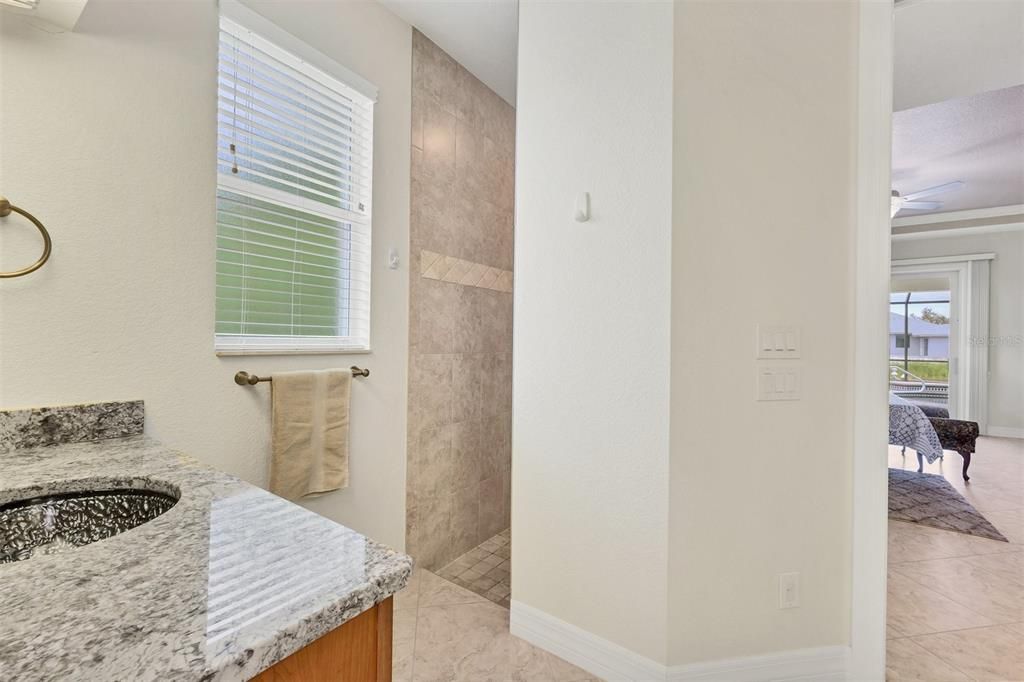 Activo con contrato: $649,000 (4 camas, 2 baños, 2170 Pies cuadrados)