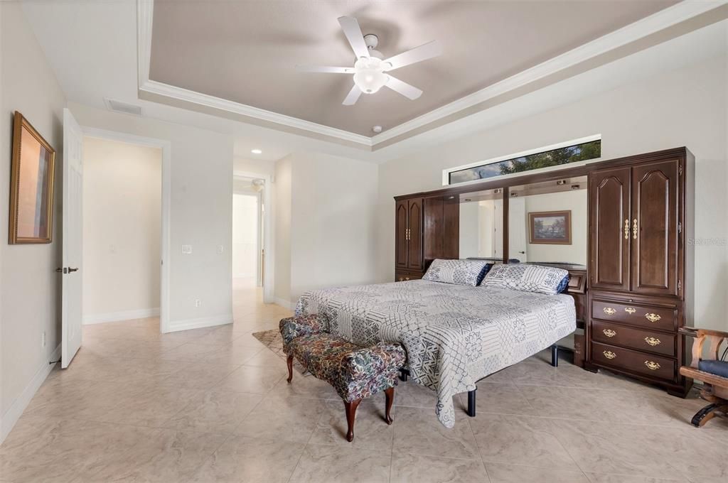 Activo con contrato: $649,000 (4 camas, 2 baños, 2170 Pies cuadrados)