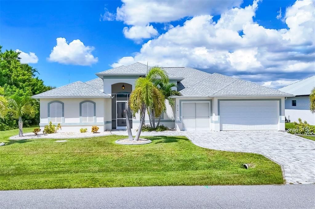 Activo con contrato: $649,000 (4 camas, 2 baños, 2170 Pies cuadrados)