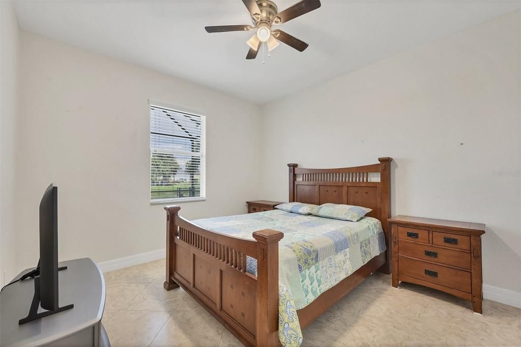 Activo con contrato: $649,000 (4 camas, 2 baños, 2170 Pies cuadrados)