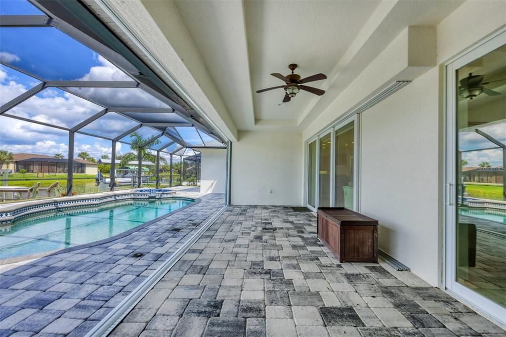 Activo con contrato: $649,000 (4 camas, 2 baños, 2170 Pies cuadrados)