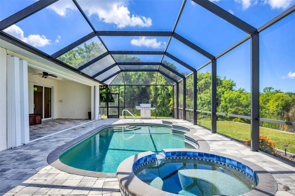 Activo con contrato: $649,000 (4 camas, 2 baños, 2170 Pies cuadrados)