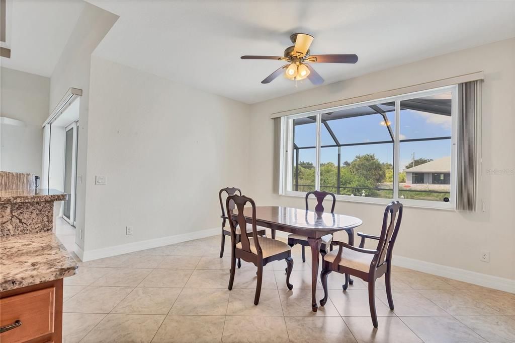 Activo con contrato: $649,000 (4 camas, 2 baños, 2170 Pies cuadrados)