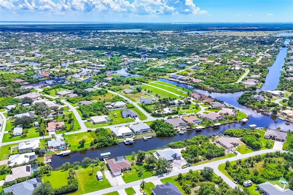 Activo con contrato: $649,000 (4 camas, 2 baños, 2170 Pies cuadrados)