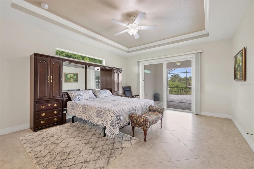 Activo con contrato: $649,000 (4 camas, 2 baños, 2170 Pies cuadrados)