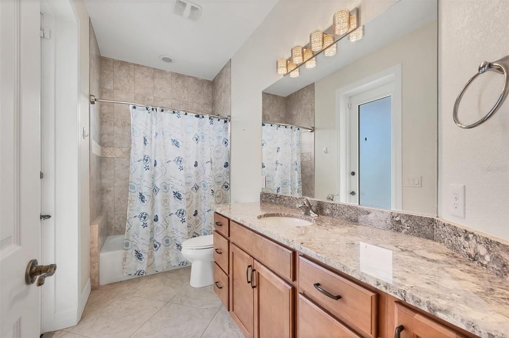 Activo con contrato: $649,000 (4 camas, 2 baños, 2170 Pies cuadrados)