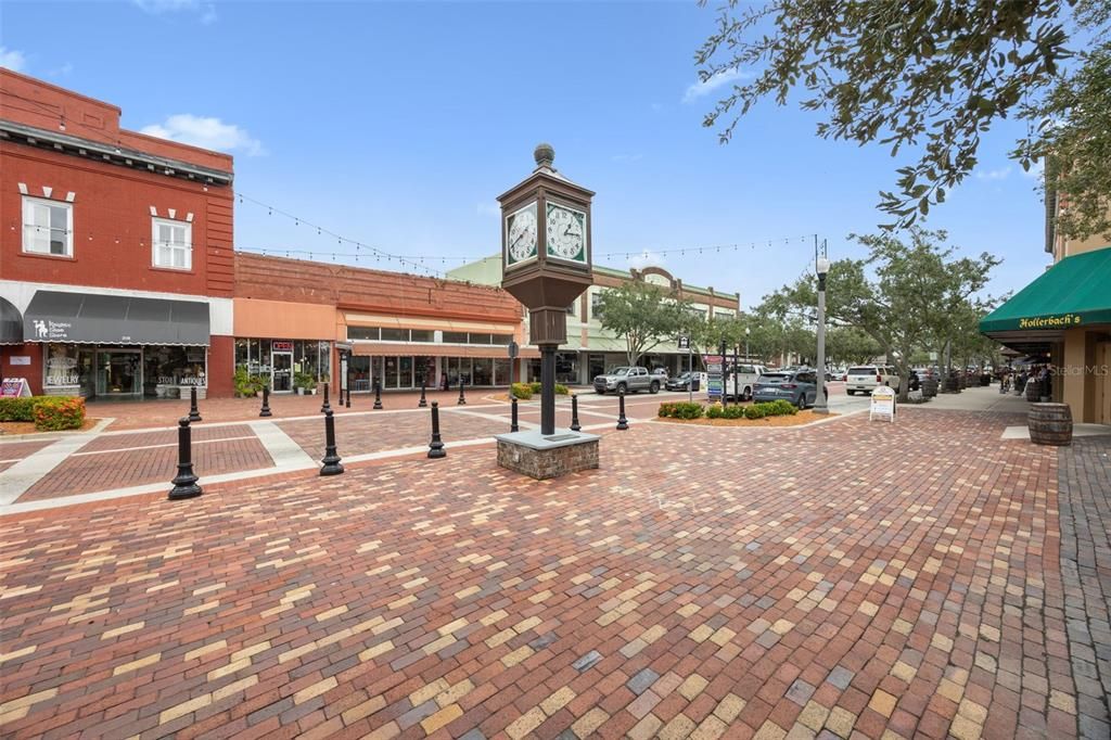 Под контрактом: $689,949 (4 спален, 4 ванн, 3269 Квадратных фут)