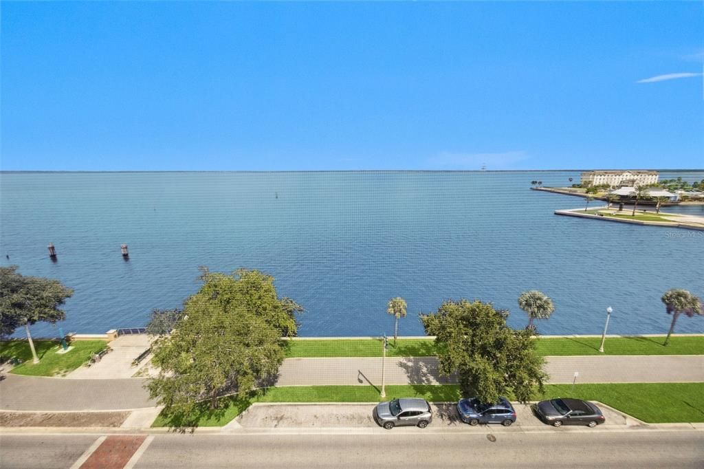 Под контрактом: $689,949 (4 спален, 4 ванн, 3269 Квадратных фут)