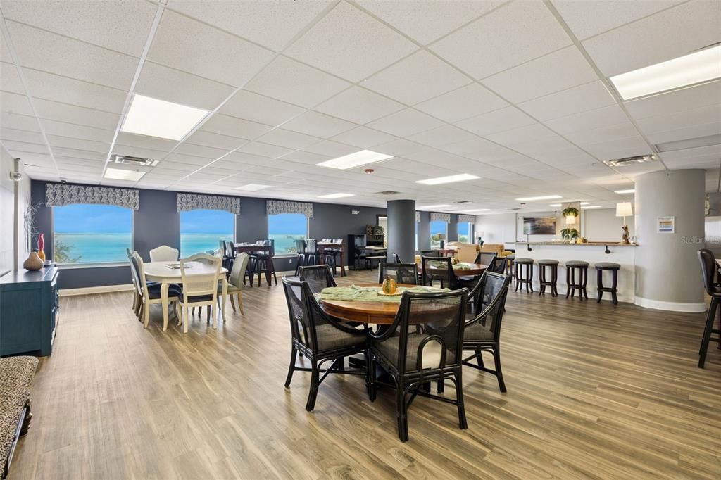 Под контрактом: $689,949 (4 спален, 4 ванн, 3269 Квадратных фут)