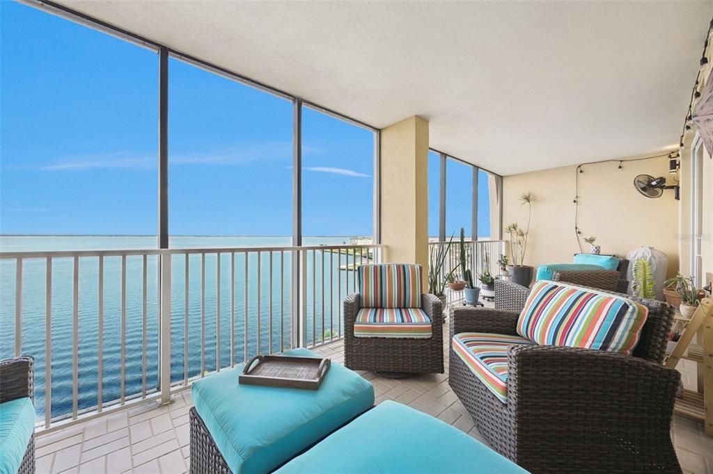 Под контрактом: $689,949 (4 спален, 4 ванн, 3269 Квадратных фут)