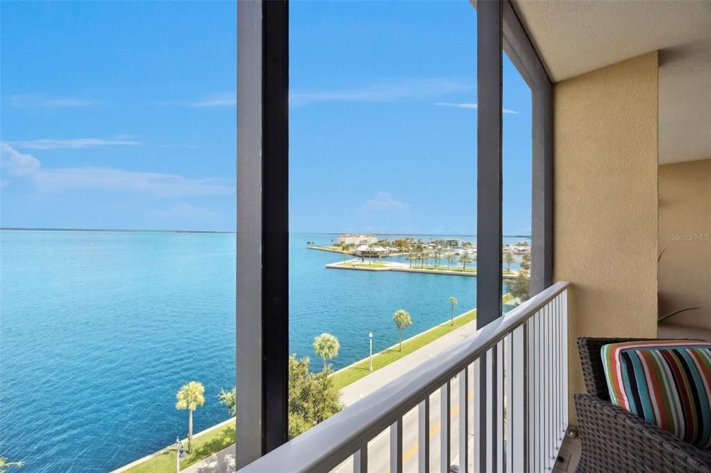 Под контрактом: $689,949 (4 спален, 4 ванн, 3269 Квадратных фут)