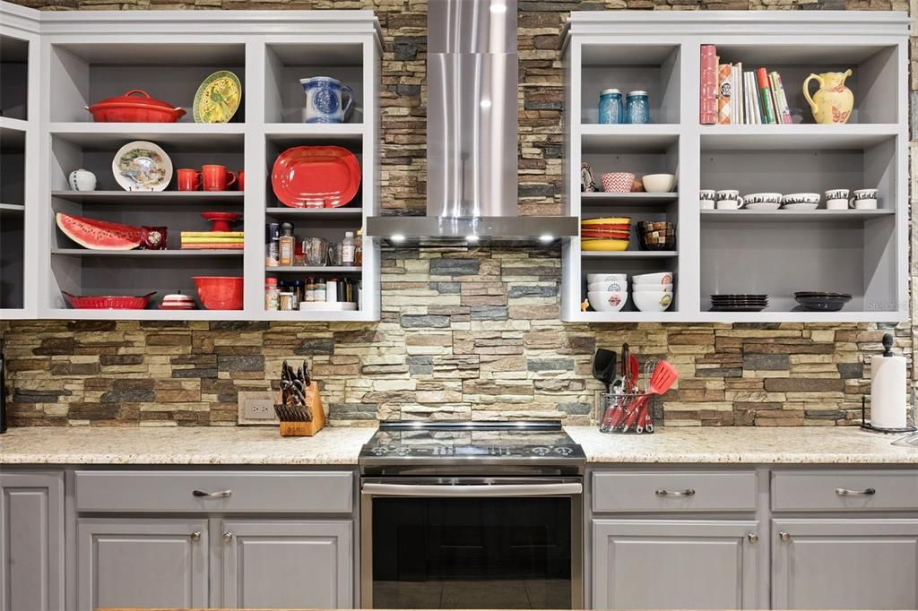 Под контрактом: $689,949 (4 спален, 4 ванн, 3269 Квадратных фут)