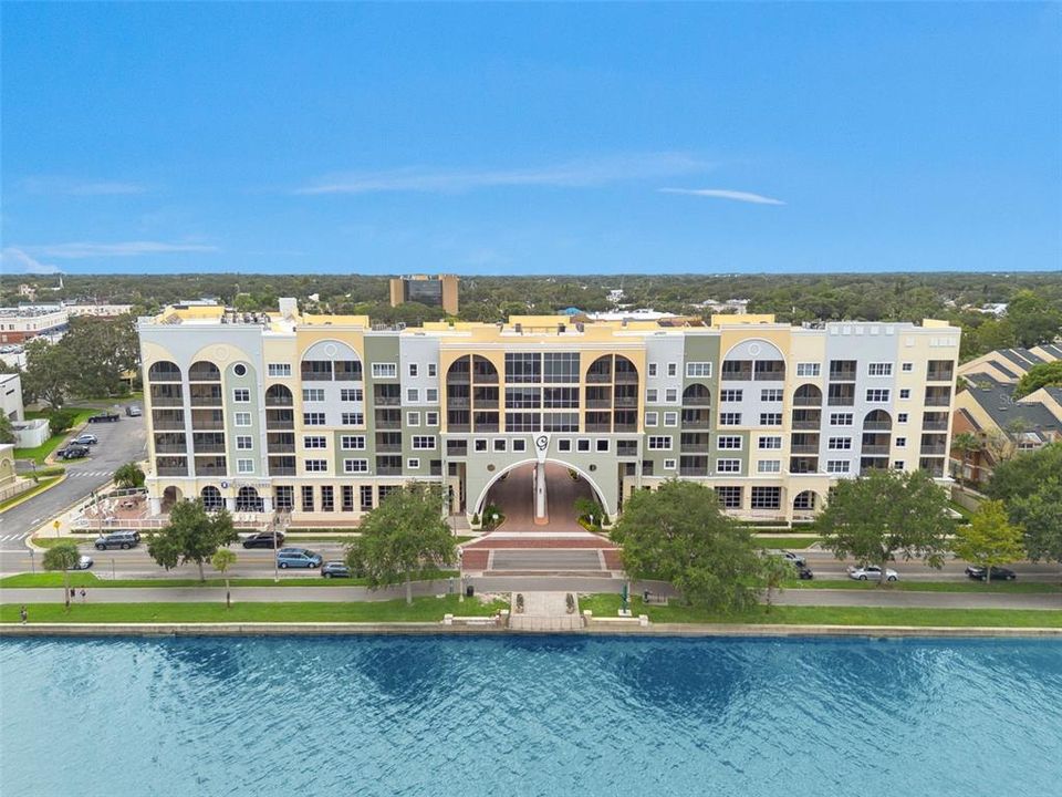 Под контрактом: $689,949 (4 спален, 4 ванн, 3269 Квадратных фут)