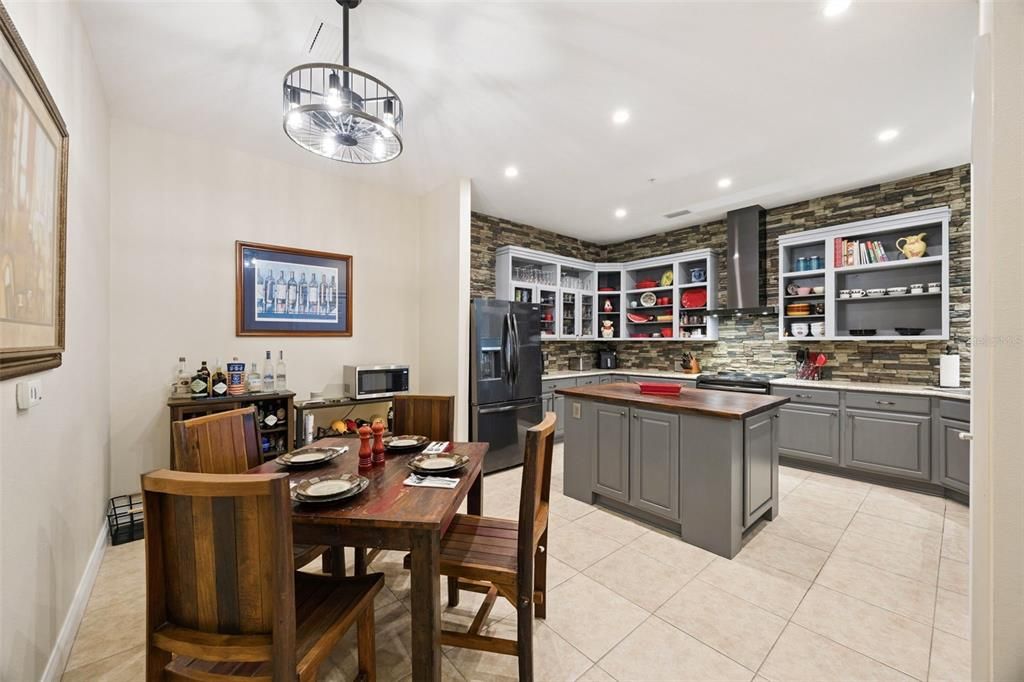 Под контрактом: $689,949 (4 спален, 4 ванн, 3269 Квадратных фут)