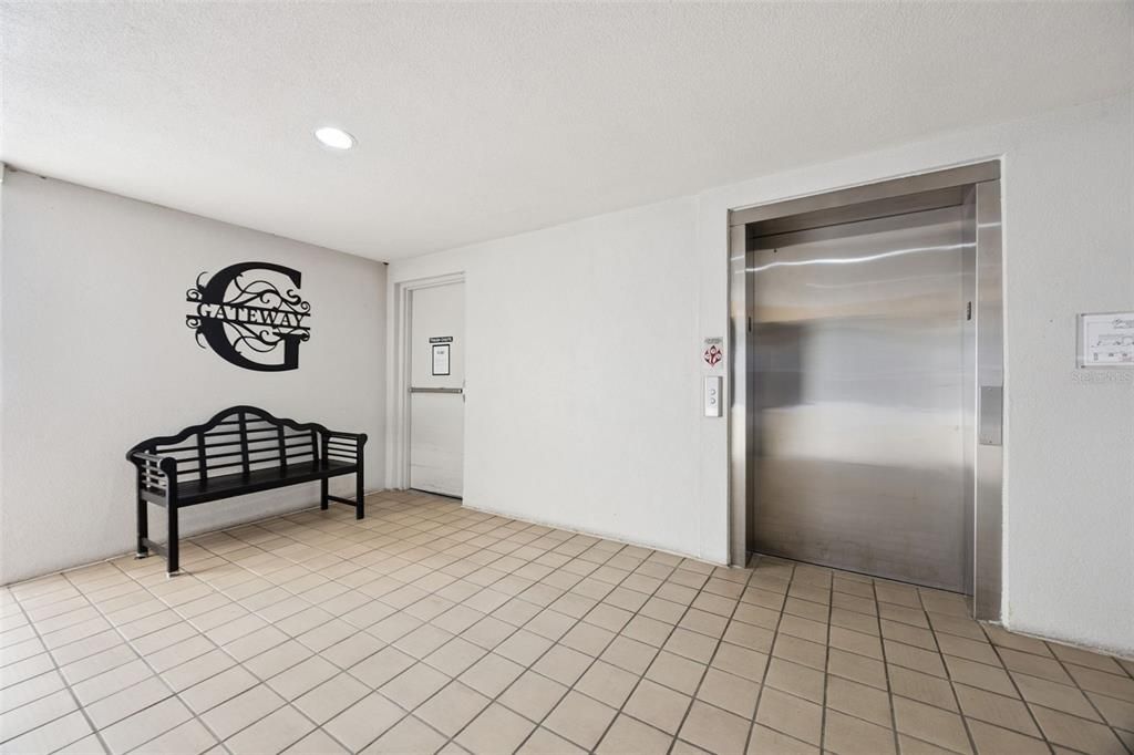 Под контрактом: $689,949 (4 спален, 4 ванн, 3269 Квадратных фут)