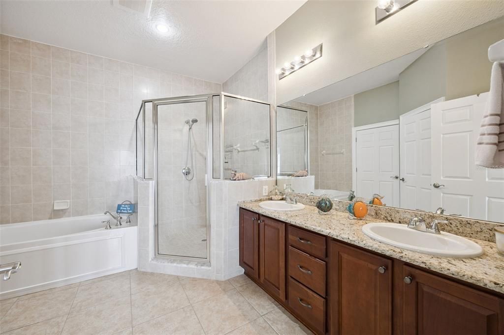 Под контрактом: $689,949 (4 спален, 4 ванн, 3269 Квадратных фут)