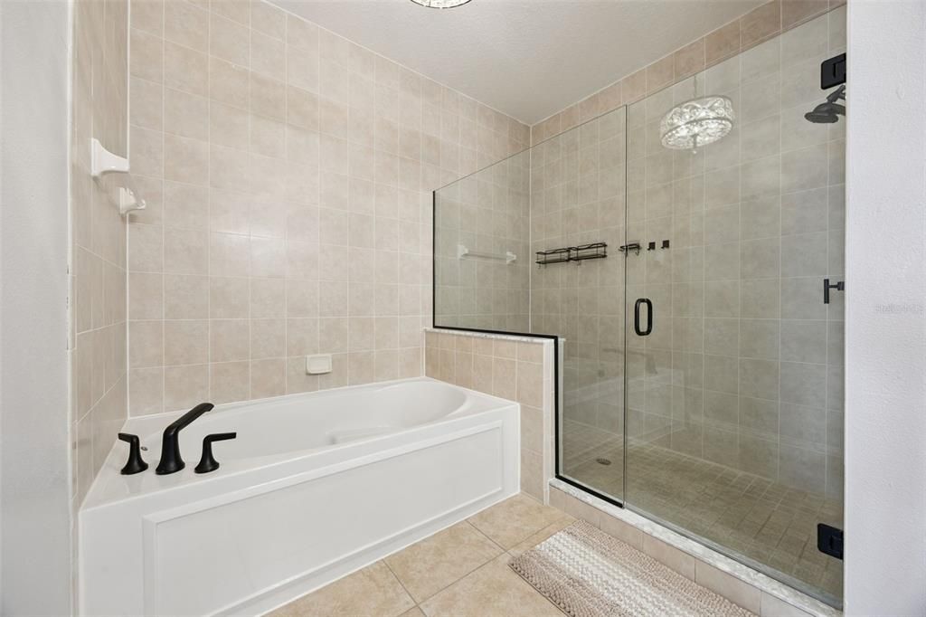 Под контрактом: $689,949 (4 спален, 4 ванн, 3269 Квадратных фут)