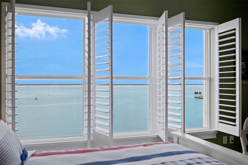 Под контрактом: $689,949 (4 спален, 4 ванн, 3269 Квадратных фут)