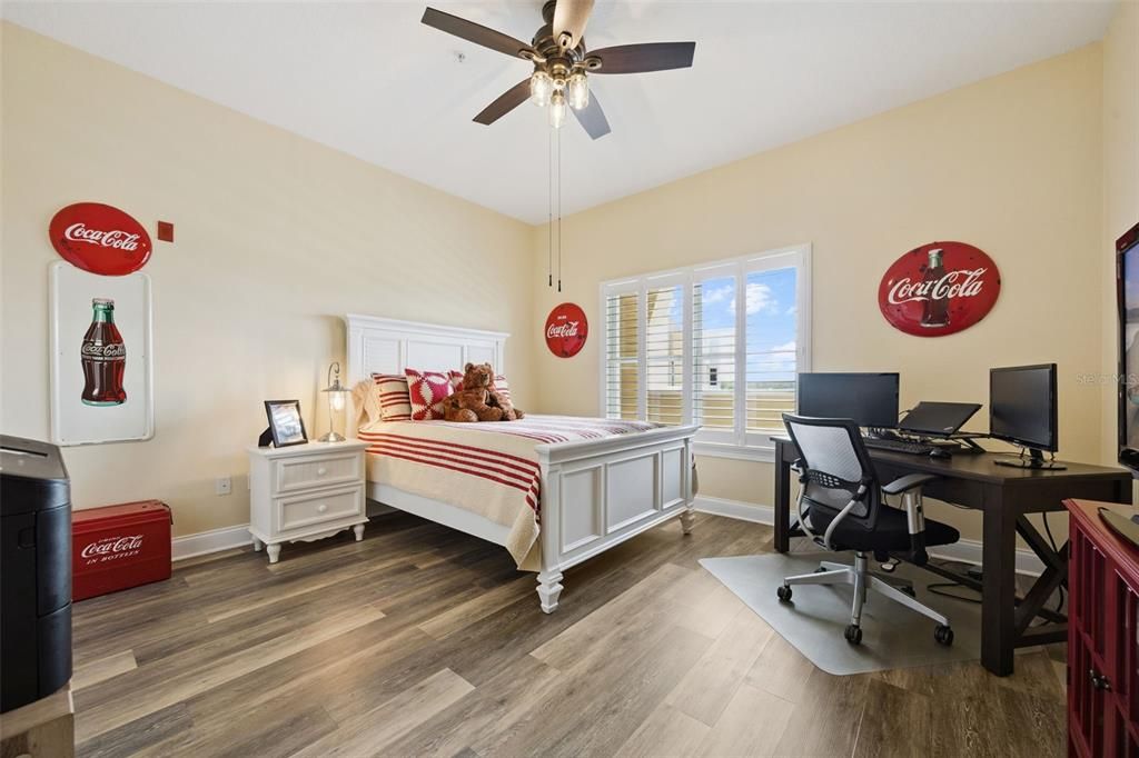 Под контрактом: $689,949 (4 спален, 4 ванн, 3269 Квадратных фут)