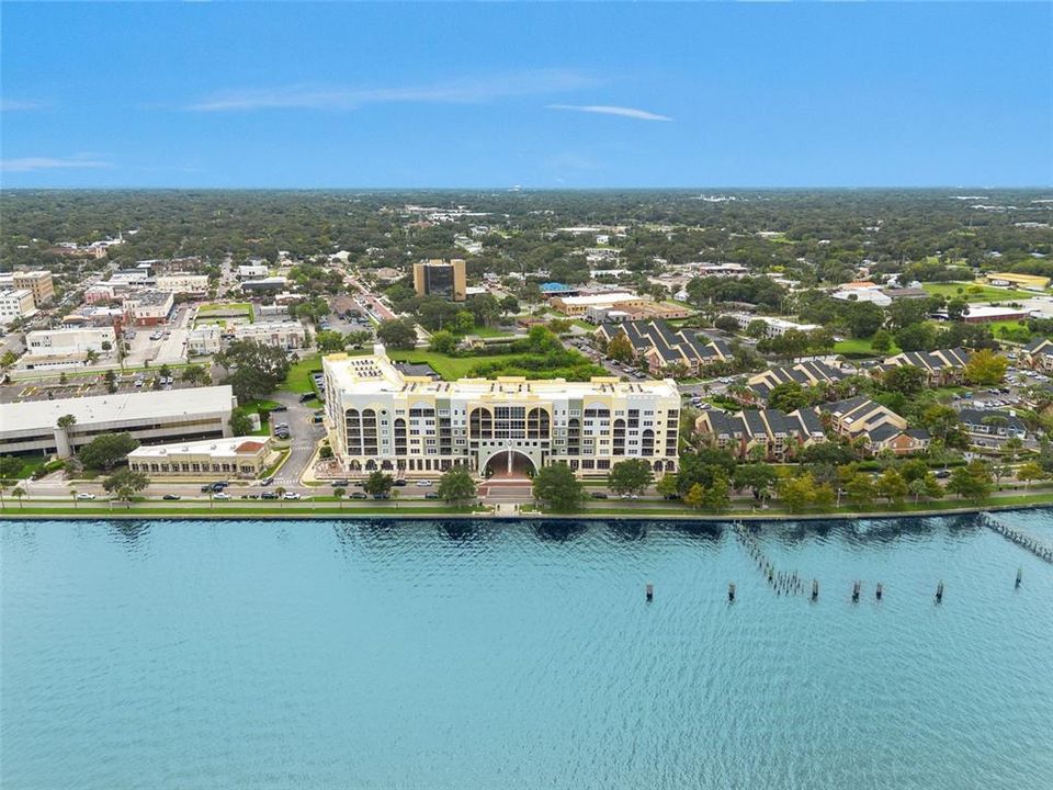 Под контрактом: $689,949 (4 спален, 4 ванн, 3269 Квадратных фут)