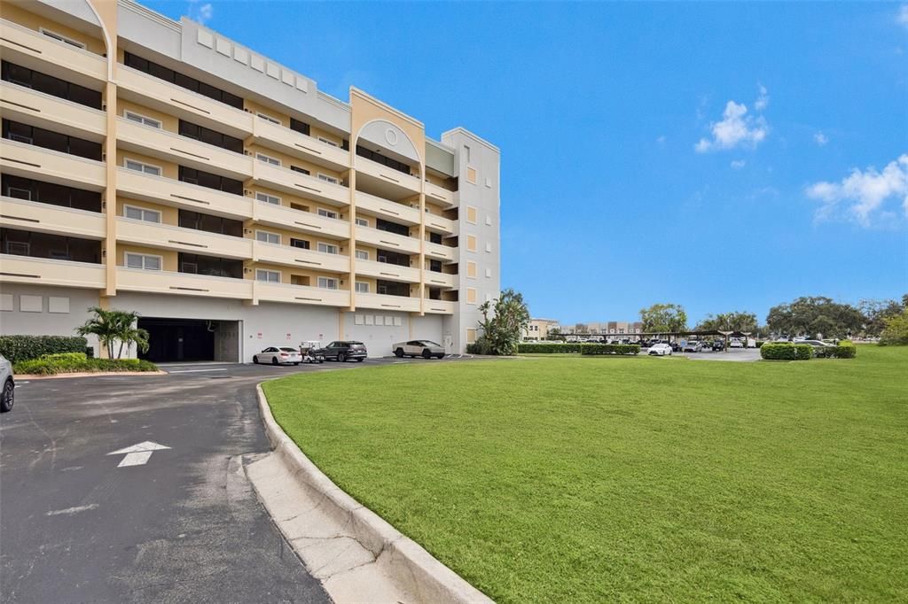 Под контрактом: $689,949 (4 спален, 4 ванн, 3269 Квадратных фут)