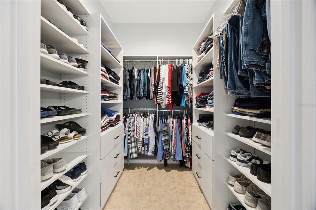 Под контрактом: $689,949 (4 спален, 4 ванн, 3269 Квадратных фут)