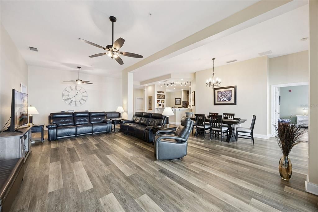 Под контрактом: $689,949 (4 спален, 4 ванн, 3269 Квадратных фут)