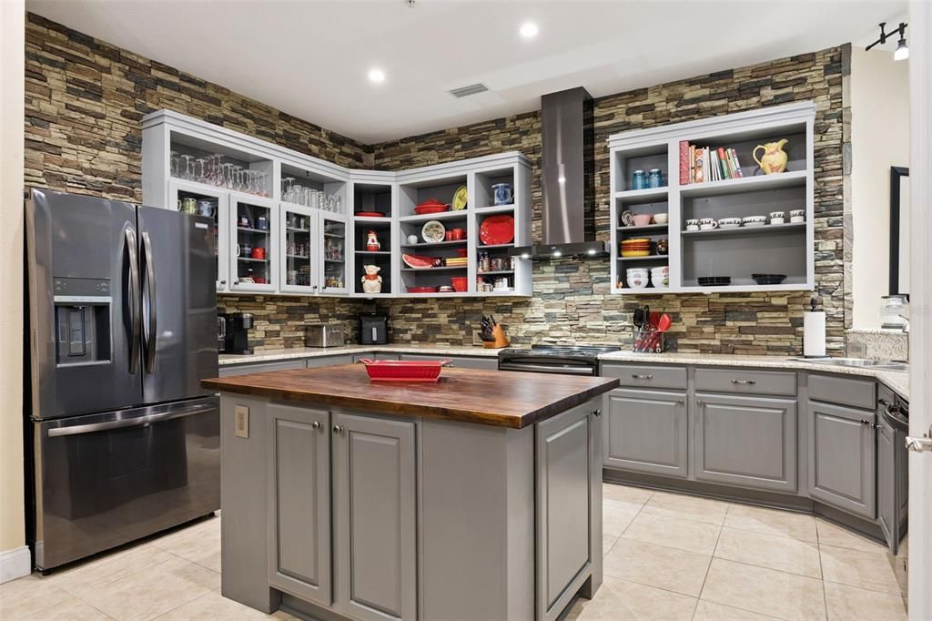 Под контрактом: $689,949 (4 спален, 4 ванн, 3269 Квадратных фут)