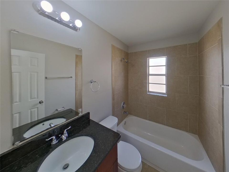 合同活跃: $1,829 (3 贝兹, 2 浴室, 1268 平方英尺)