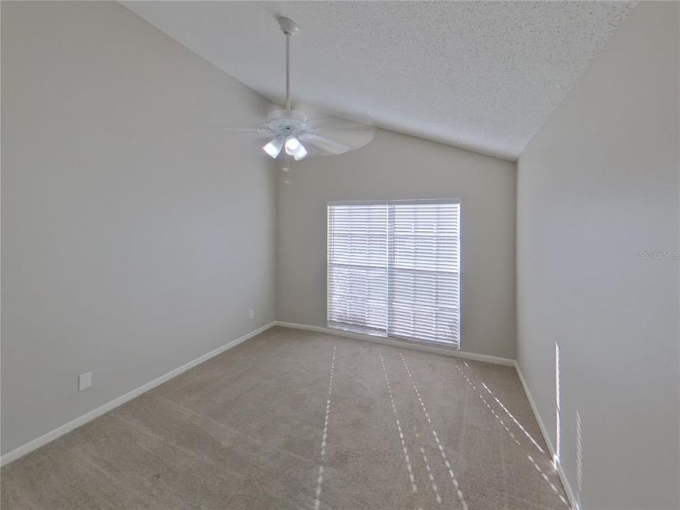 合同活跃: $1,829 (3 贝兹, 2 浴室, 1268 平方英尺)