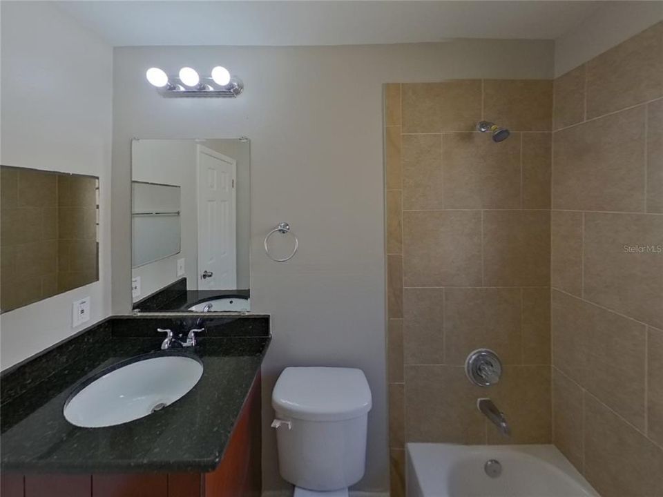 合同活跃: $1,829 (3 贝兹, 2 浴室, 1268 平方英尺)