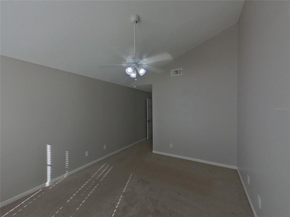 合同活跃: $1,829 (3 贝兹, 2 浴室, 1268 平方英尺)