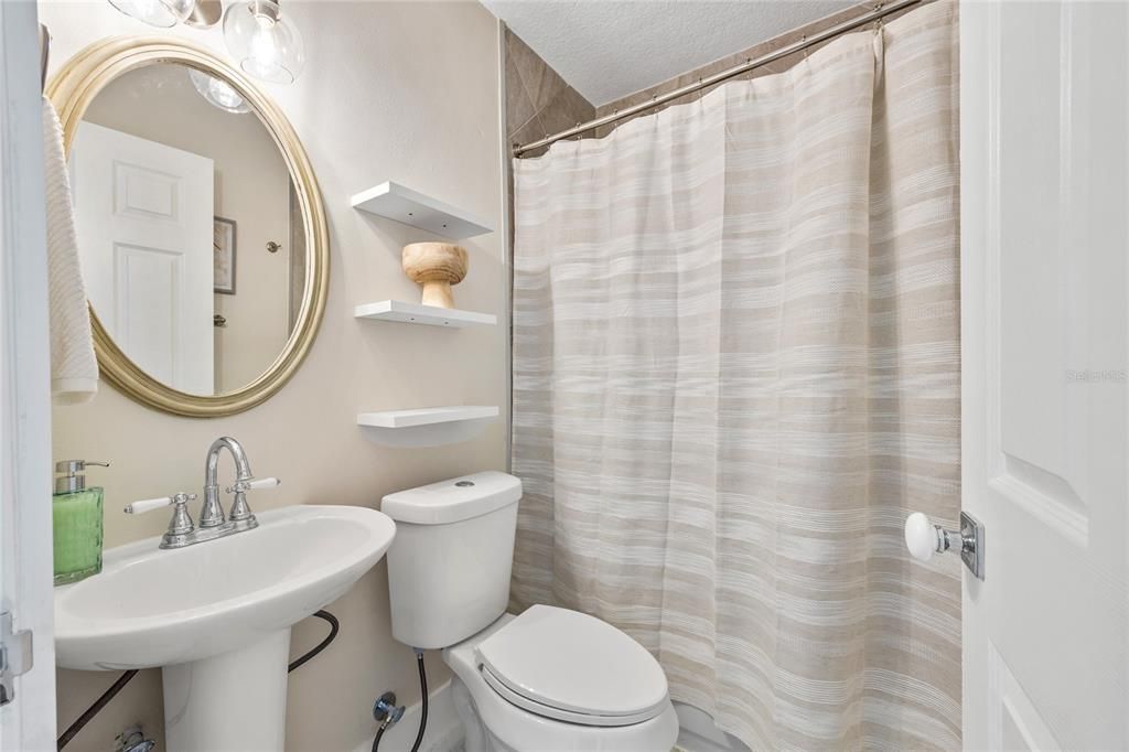 For Sale: $850,000 (5 beds, 3 baths, 2326 Square Feet)