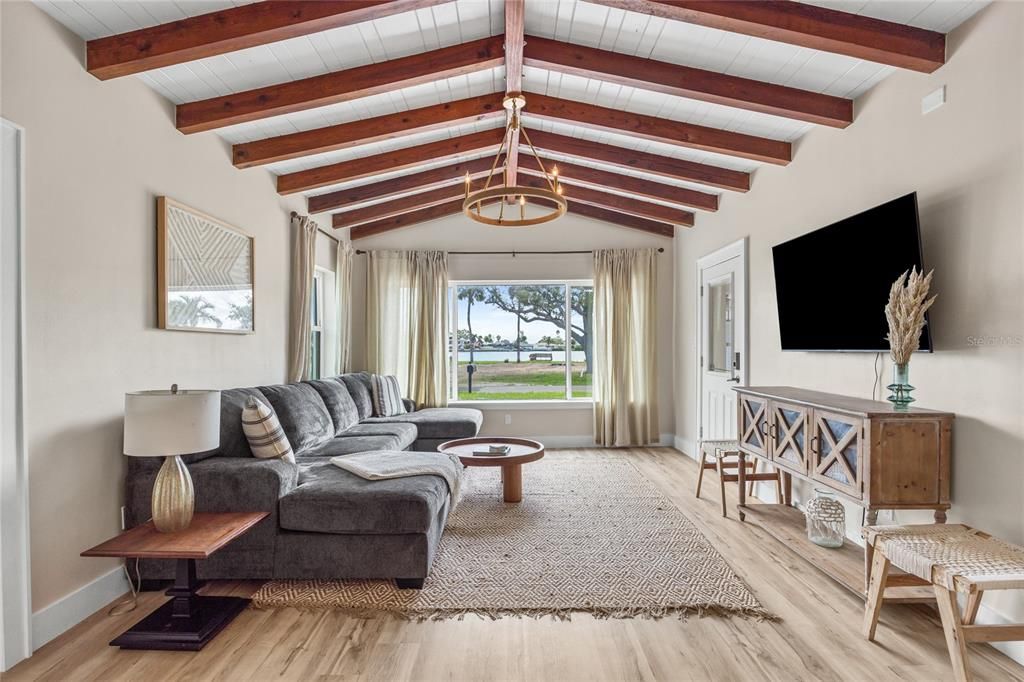 For Sale: $850,000 (5 beds, 3 baths, 2326 Square Feet)