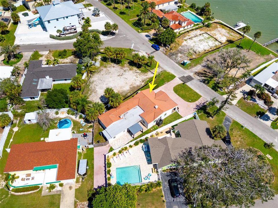 For Sale: $850,000 (5 beds, 3 baths, 2326 Square Feet)