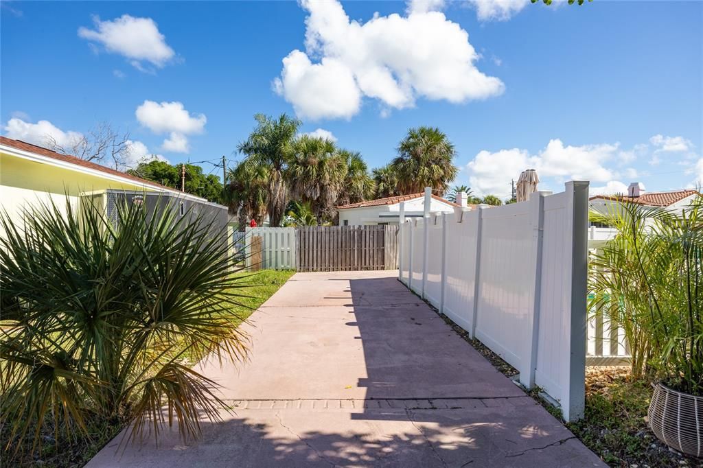 For Sale: $850,000 (5 beds, 3 baths, 2326 Square Feet)