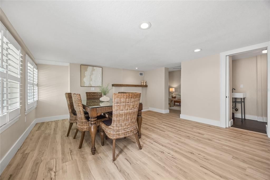 For Sale: $850,000 (5 beds, 3 baths, 2326 Square Feet)