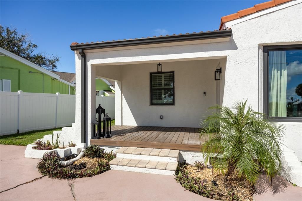 For Sale: $850,000 (5 beds, 3 baths, 2326 Square Feet)