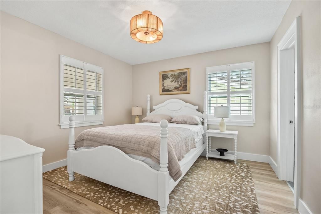 For Sale: $850,000 (5 beds, 3 baths, 2326 Square Feet)