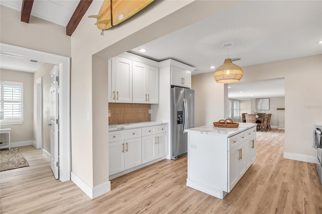 For Sale: $850,000 (5 beds, 3 baths, 2326 Square Feet)