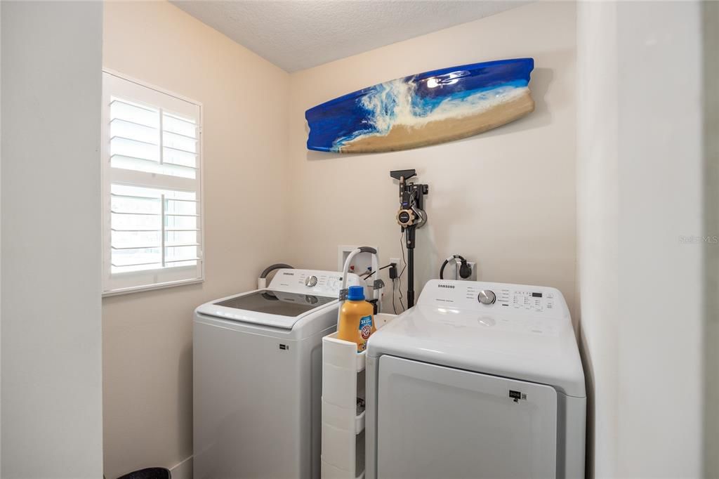 For Sale: $850,000 (5 beds, 3 baths, 2326 Square Feet)