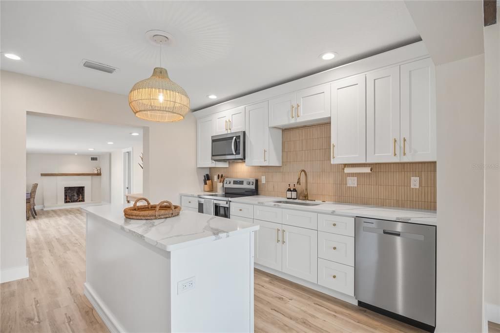 For Sale: $850,000 (5 beds, 3 baths, 2326 Square Feet)