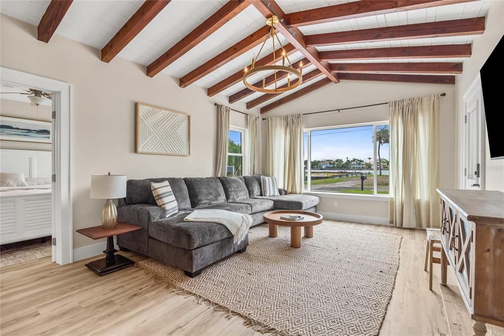 For Sale: $850,000 (5 beds, 3 baths, 2326 Square Feet)