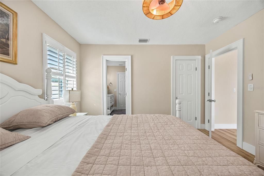 For Sale: $850,000 (5 beds, 3 baths, 2326 Square Feet)