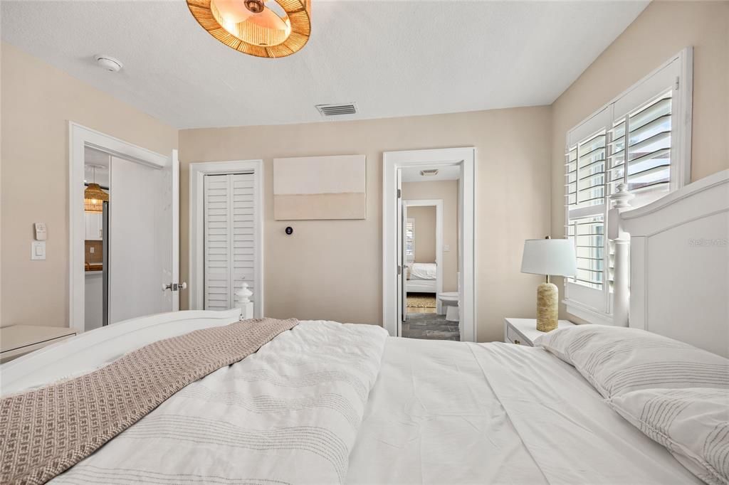 For Sale: $850,000 (5 beds, 3 baths, 2326 Square Feet)