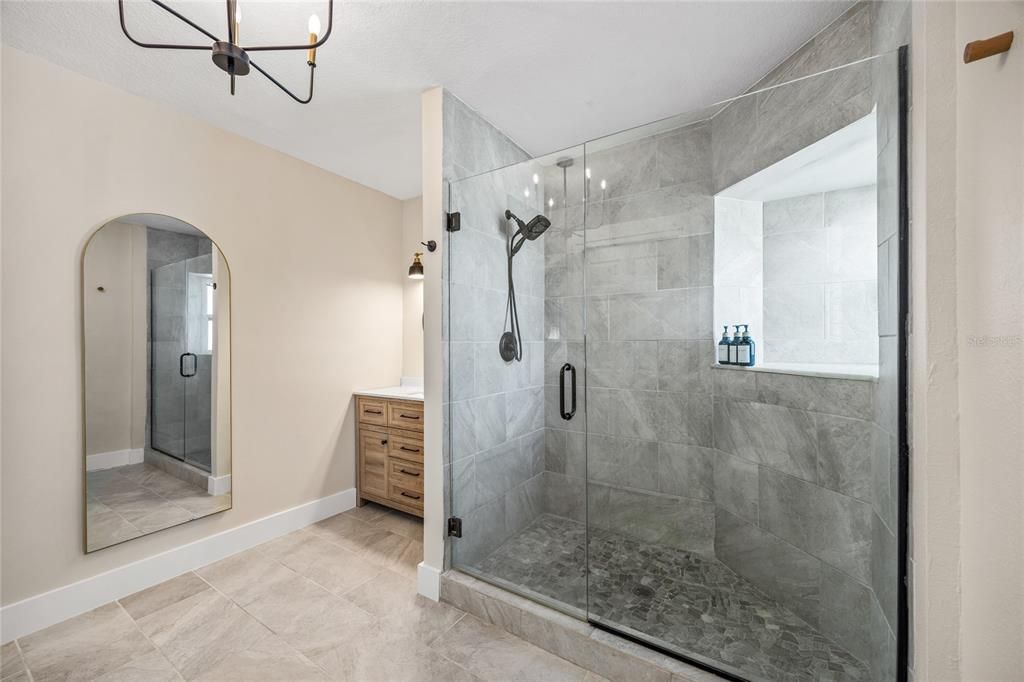 For Sale: $850,000 (5 beds, 3 baths, 2326 Square Feet)