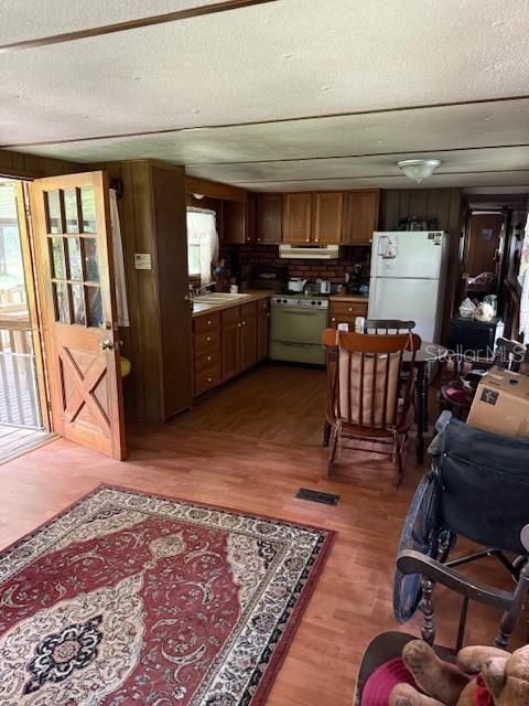 Active With Contract: $54,900 (2 beds, 1 baths, 552 Square Feet)