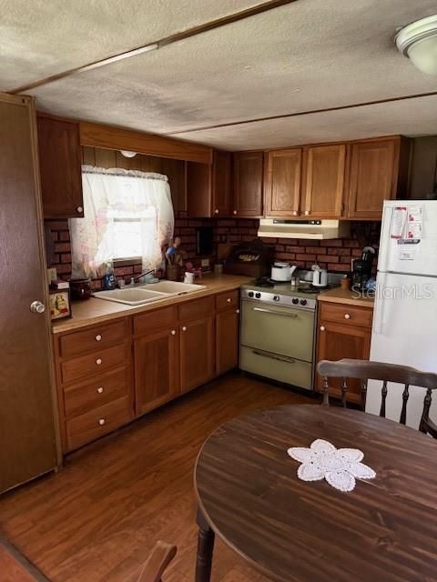 Active With Contract: $54,900 (2 beds, 1 baths, 552 Square Feet)