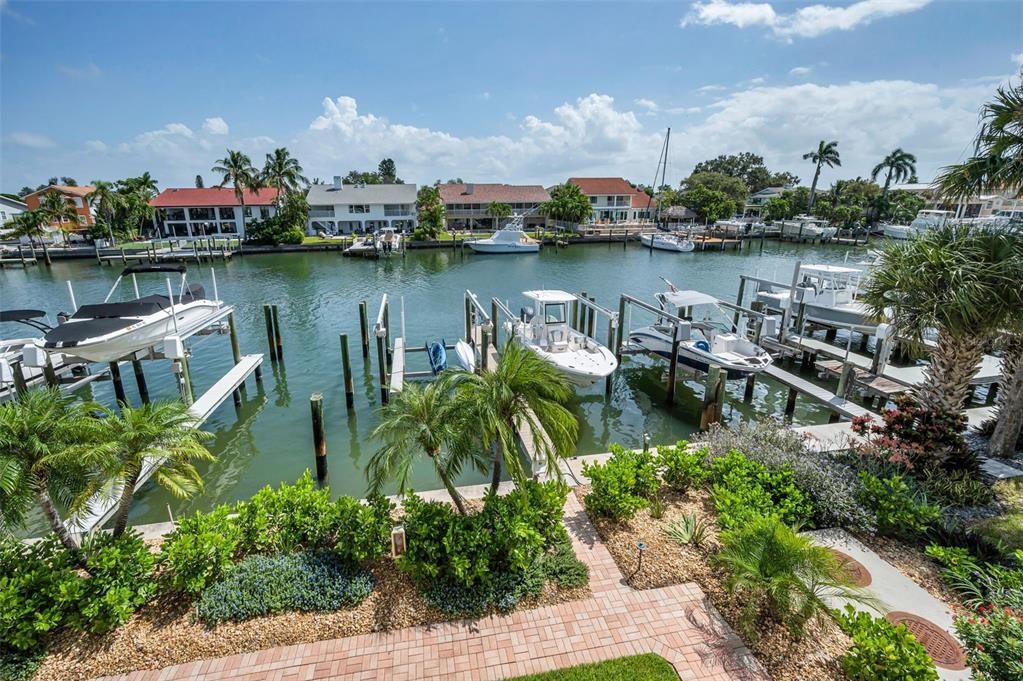 For Sale: $1,125,000 (3 beds, 3 baths, 2215 Square Feet)